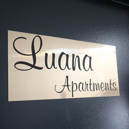 Luana Airport Apartments #4 Отопени Екстериор снимка