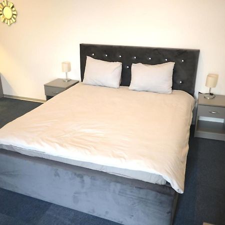 Luana Airport Apartments #4 Отопени Екстериор снимка