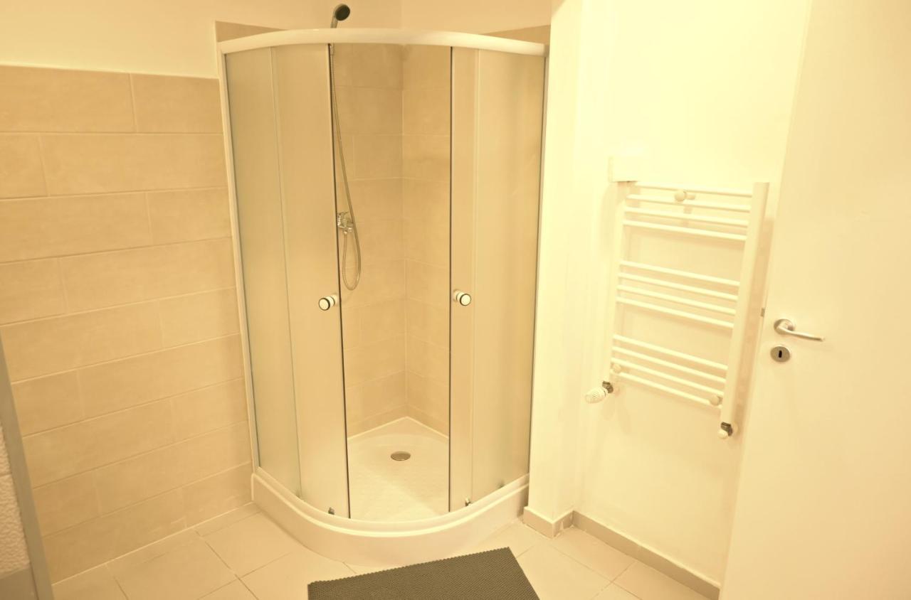 Luana Airport Apartments #4 Отопени Екстериор снимка
