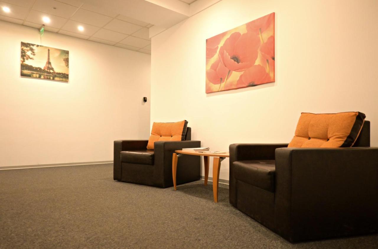 Luana Airport Apartments #4 Отопени Екстериор снимка